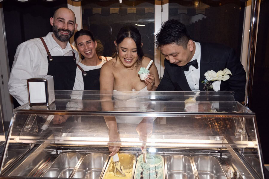 carretto-wedding-bride-groom-serving-gelato-cart
